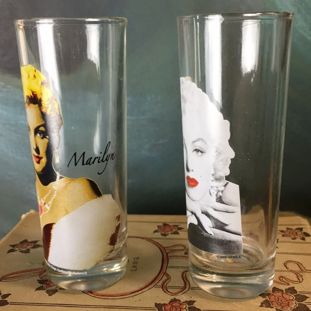 Marilyn Monroe Shot Glasses Set of 2 - Picture 2 of 8